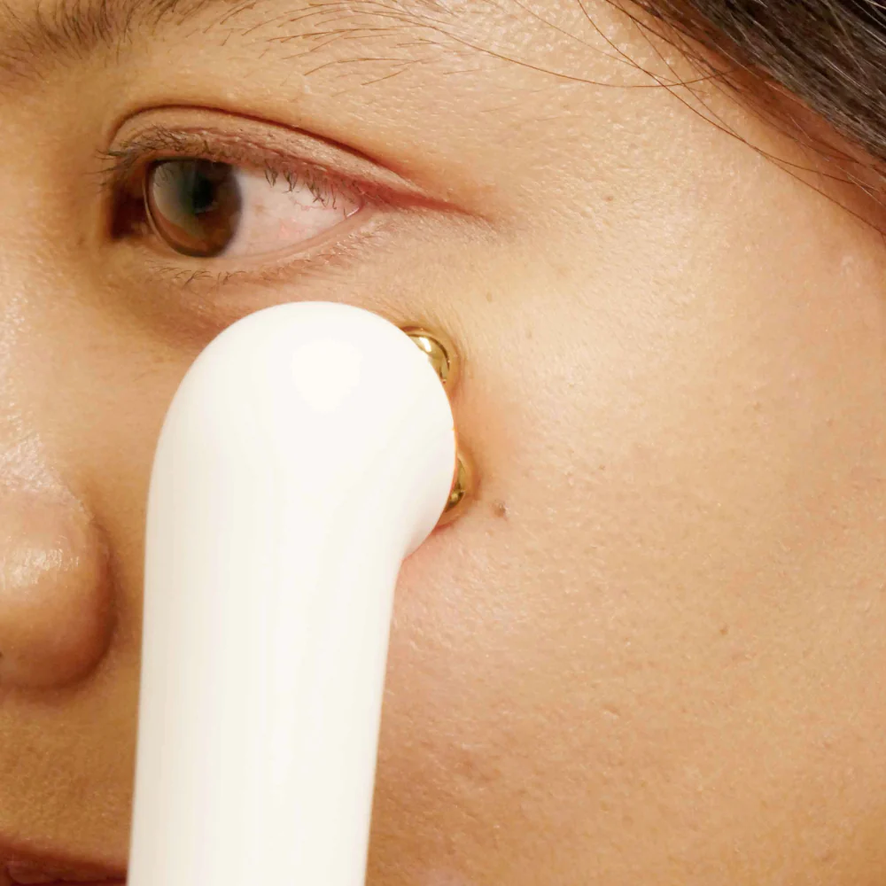 3-in-1 Luxe Microcurrent Under Eye Massager - Image 3
